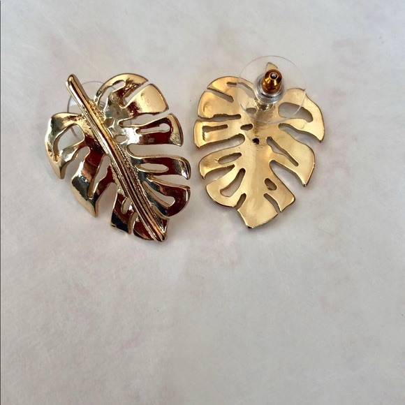 Leaf Piercing Earrings - Picture 4 of 7